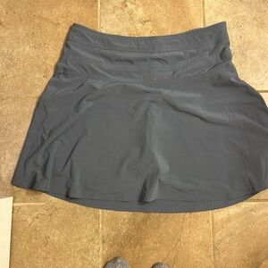 EUC Athleta All Day Skort Skirt with Shorts Lightweight Mid Rise